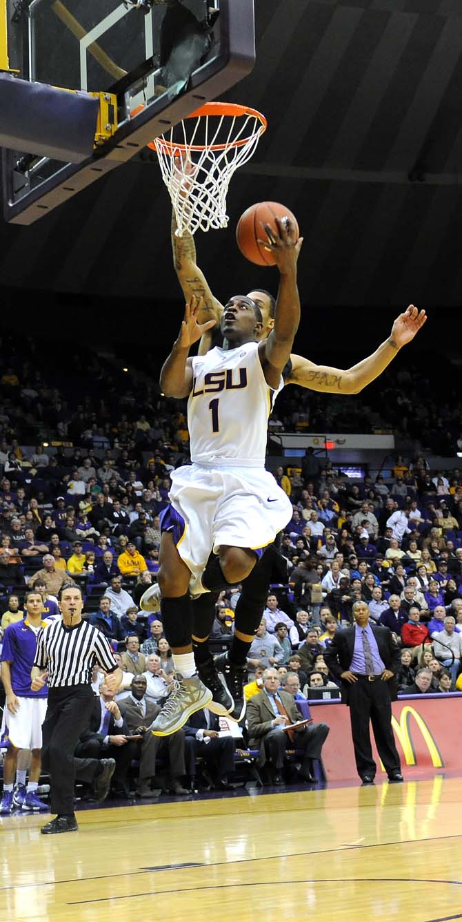 Men's Basketball: Tigers best No. 17 Mizzou, 73-70