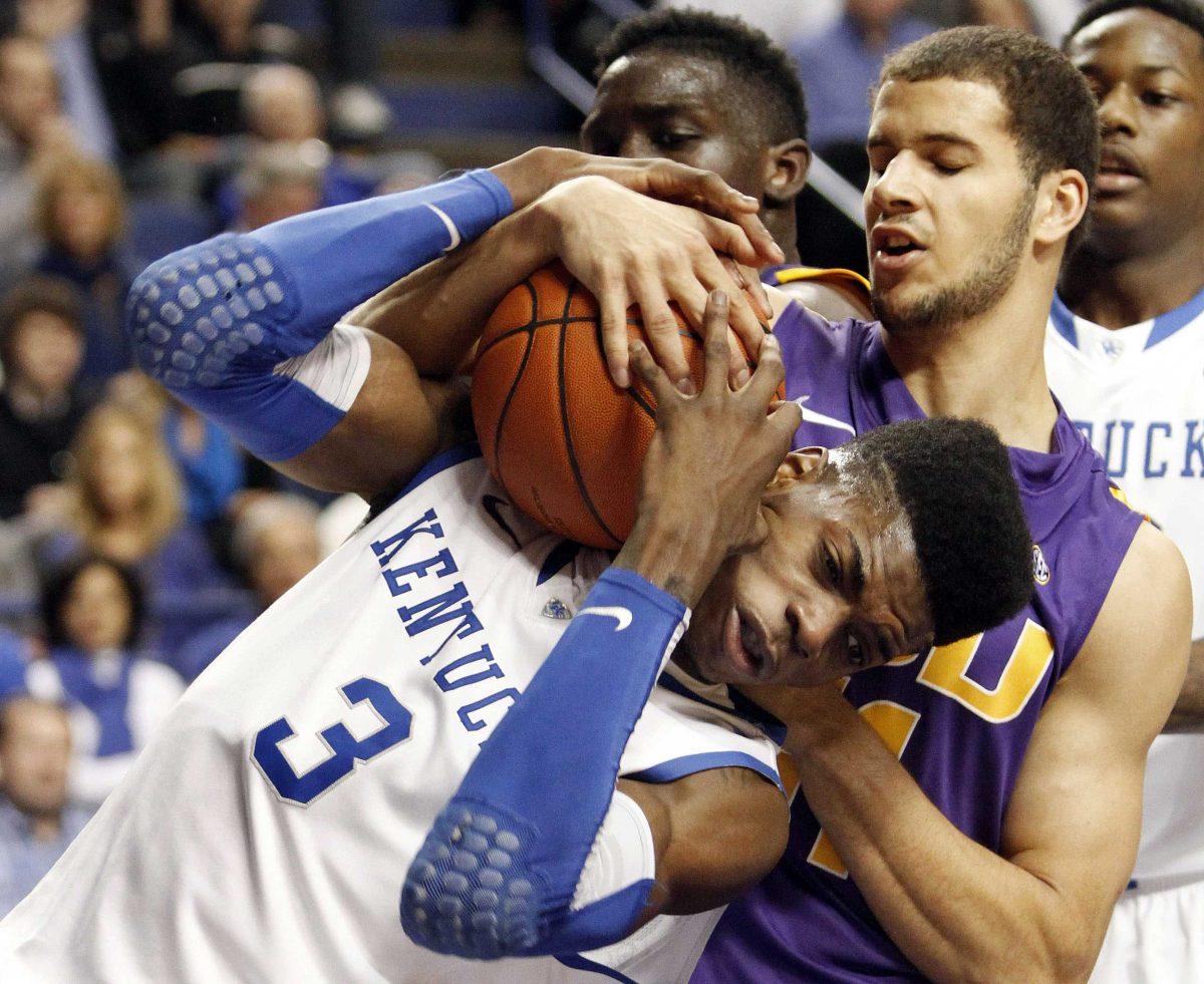 Kentucky's Nerlens Noel (3) is tied up by LSU's Shane Hammink during the first half of an NCAA college basketball game at Rupp Arena in Lexington, Ky., Saturday, Jan. 26, 2013. (AP Photo/James Crisp)