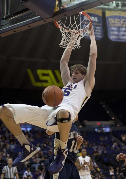 Men's Basketball: Tigers take down Mocs, 80-67