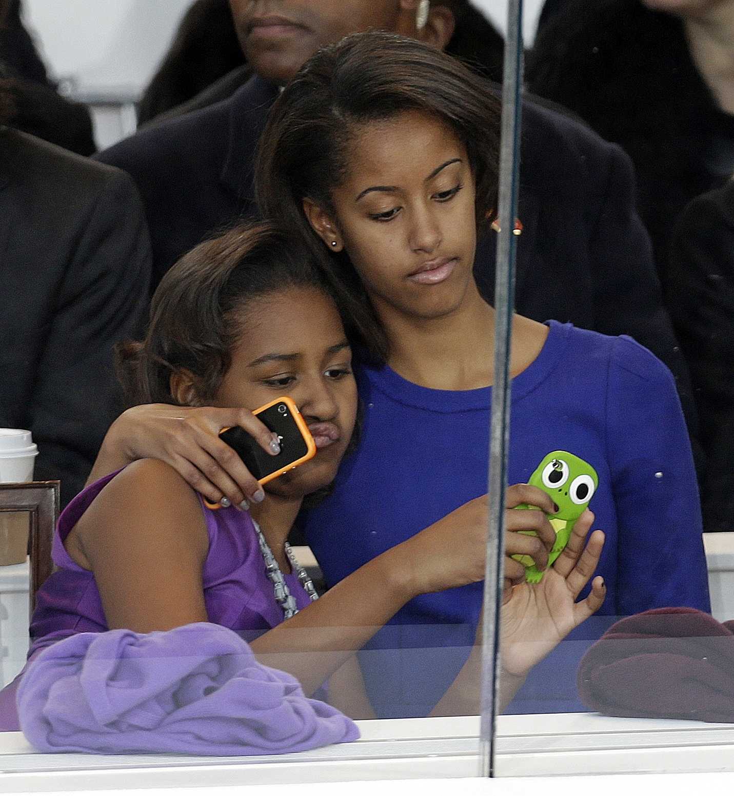 Time to act, Obama declares, taking oath 2nd time