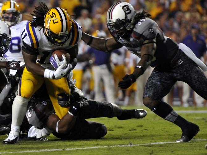 Jeremy Hill's two touchdowns lead Tigers to 23-21 victory