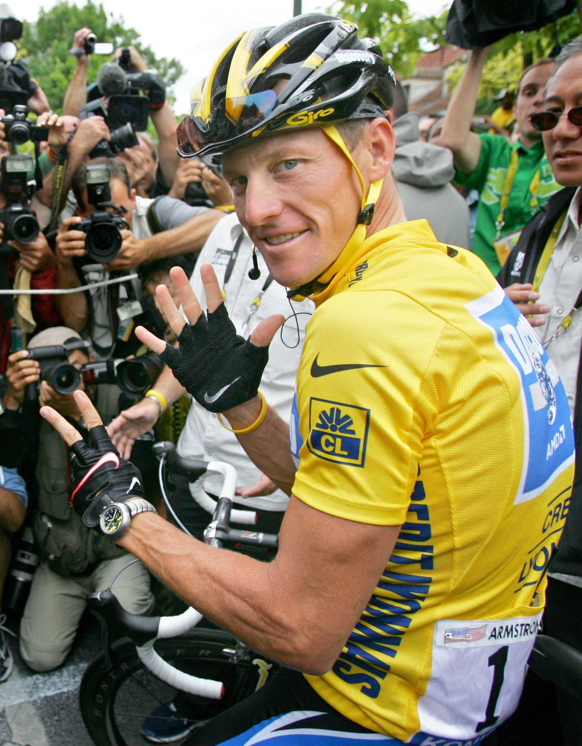 Lance Armstrong admits doping to Oprah, AP source says