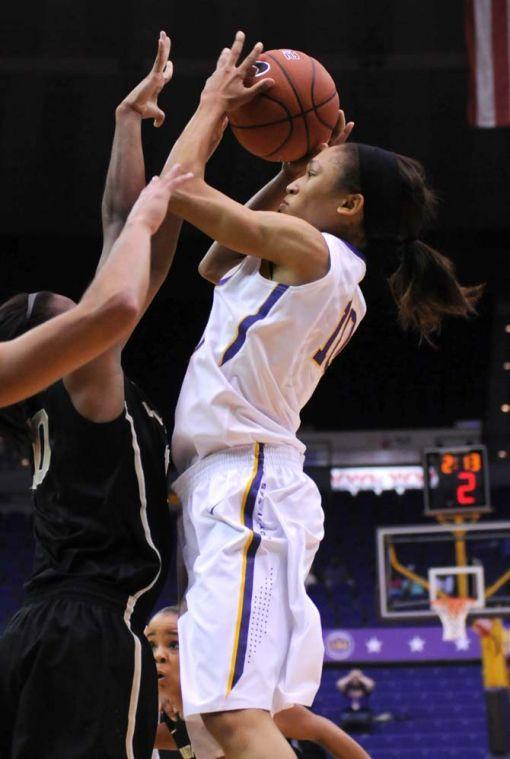 LSU senior guard Adrienne Webb (10) shoots the ball Sunday, Jan. 20, 2013 during the 54-51 victory over the Vanderbilt Commodores in the PMAC.
 