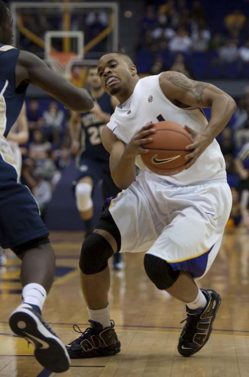 Men's Basketball: Tigers take down Mocs, 80-67