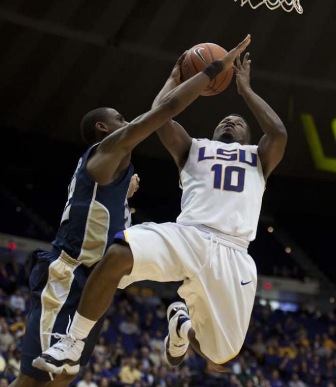 Men's Basketball: Tigers take down Mocs, 80-67