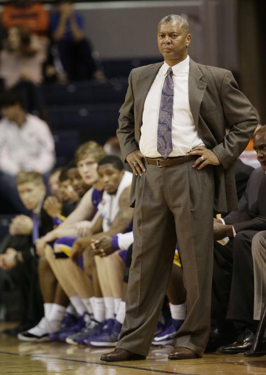 LSU head coach Johnny Jones and his bench players react near the end of a loss to Auburn in an NCAA college basketball game at Auburn Arena in Auburn, Ala., Wednesday, Jan. 9, 2013. Auburn beat LSU 68-63. (AP Photo/Dave Martin)
 