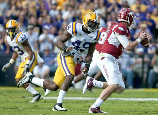 Football: LSU looks to finish strong against scuttling Arkansas