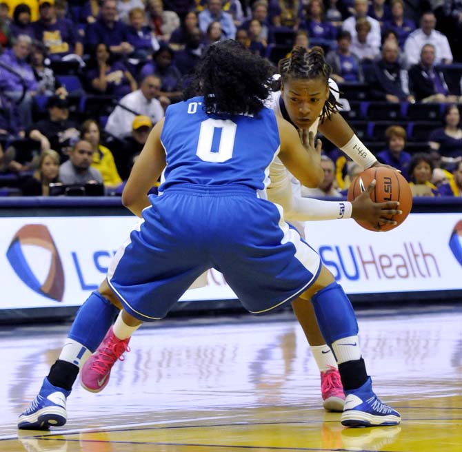 Kenney lifts LSU women past No. 8 Kentucky in 77-72 victory