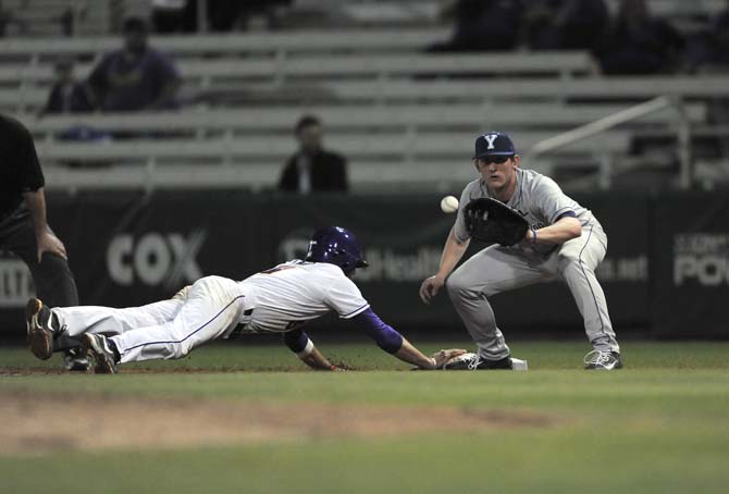 Baseball: Ibarra propels ninth-inning rally for 6-5 win