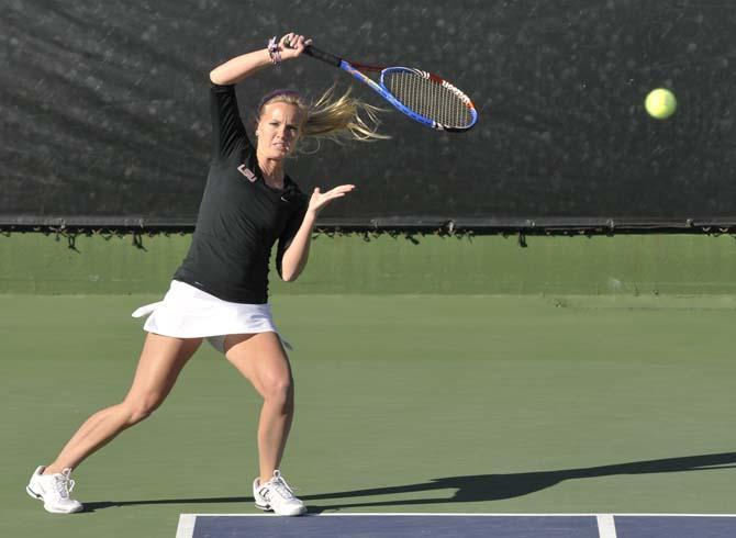 Women's tennis coasts to victory over McNeese State