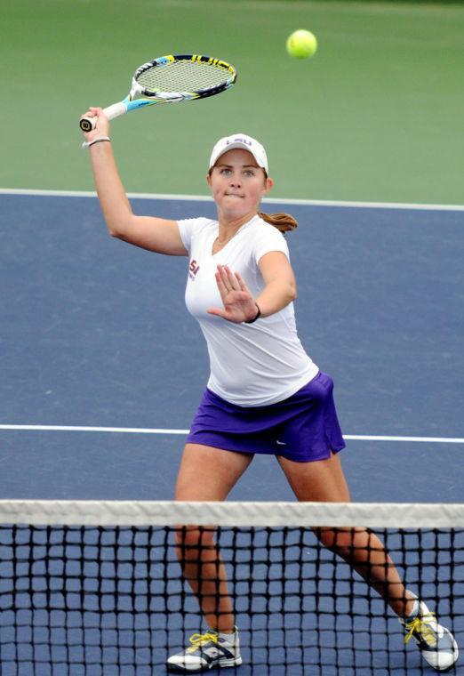 Women's tennis sweeps two in-state opponents