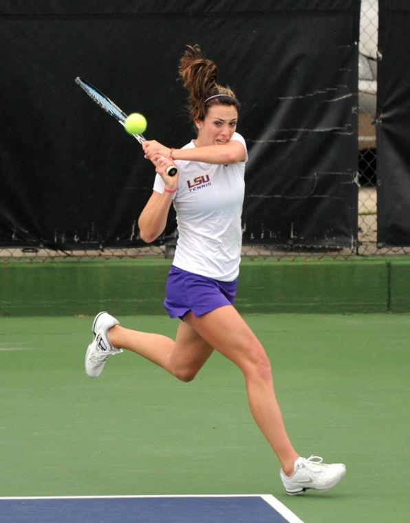 Women's tennis sweeps two in-state opponents