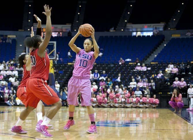 Women's Basketball: LSU upsets No. 9 Georgia