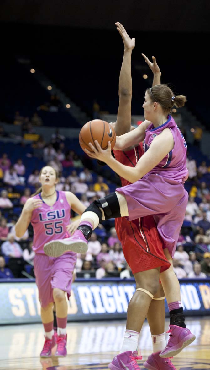 Women's Basketball: LSU upsets No. 9 Georgia