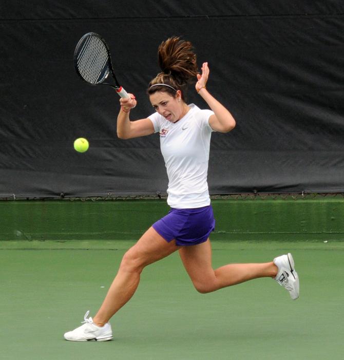 Women's tennis sweeps two in-state opponents