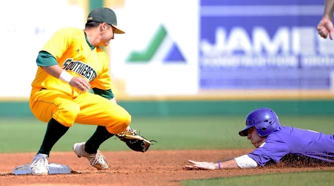 Offense explodes in Tigers&#8217; 13-1 trounce of SLU Lions on Sunday