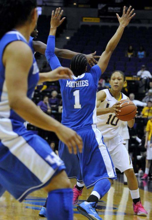 Kenney lifts LSU women past No. 8 Kentucky in 77-72 victory