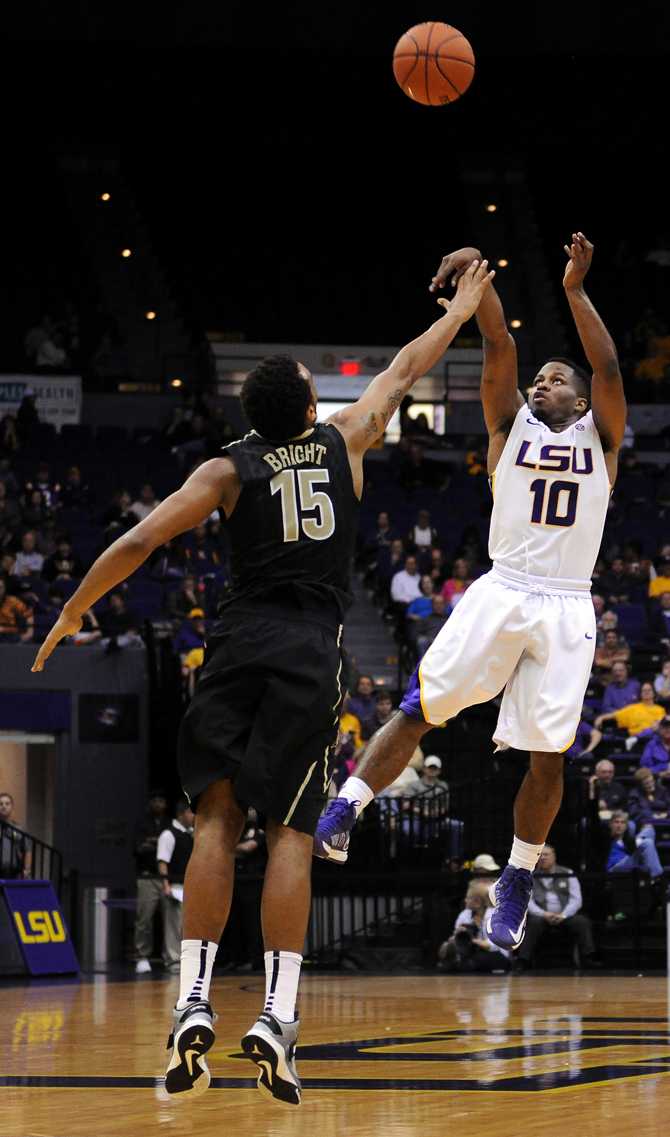 Men's Basketball: Tigers hold off Vanderbilt for win