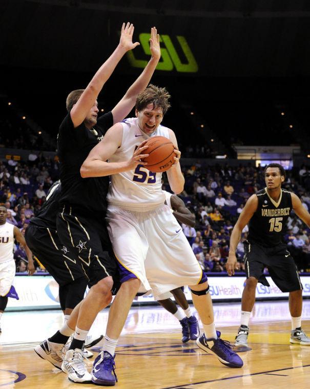 Men's Basketball: Tigers hold off Vanderbilt for win