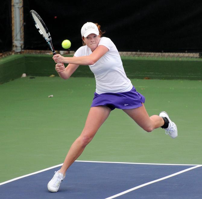 Women's tennis sweeps two in-state opponents