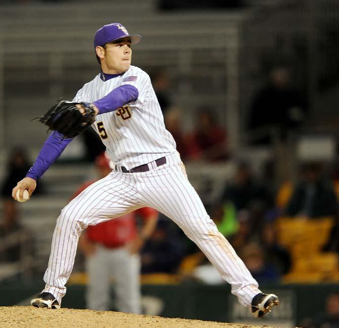 Baseball: LSU scores six runs in eighth inning to top Lamar, 8-1