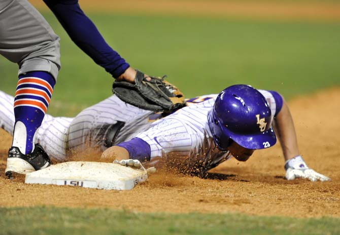 Tigers squeak out 2-1 victory against Demons after 13 innings