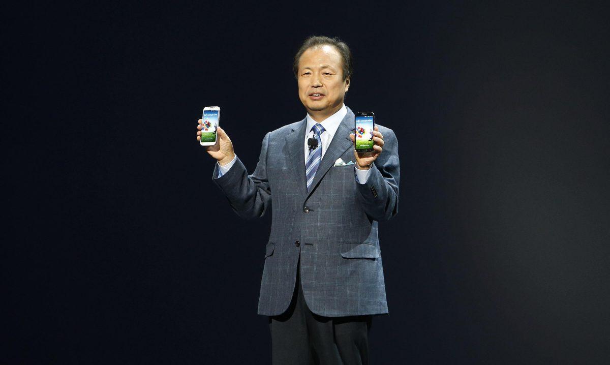 JK Shin, President and Head of IT and Mobile Communications for Samsung Electronics, presents the new Samsung Galaxy S 4 during the Samsung Unpacked event at Radio City Music Hall, Thursday, March 14, 2013 in New York. (AP Photo/Jason DeCrow)