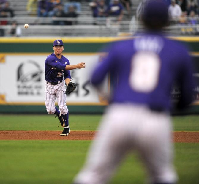 Baseball: Tigers run past Auburn, 5-1