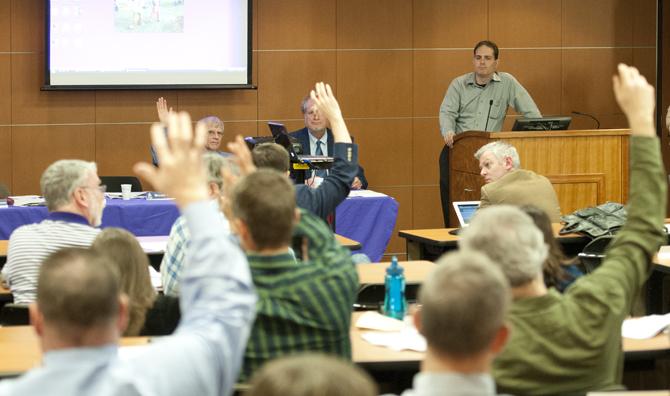 Faculty senate votes &#8216;no confidence&#8217;