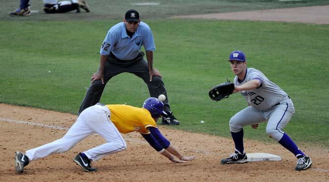 First five batters thrust Tigers to  top Washington