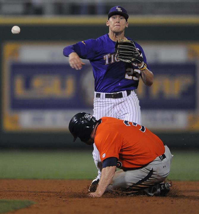 Baseball: Tigers run past Auburn, 5-1