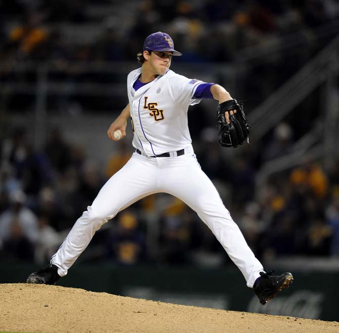 Nola, Ibarra lead Tigers past Huskies, 9-4