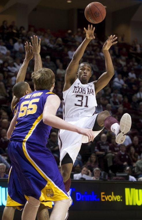 Texas A&amp;M's Elston Turner passes the ball against LSU during the first half of an NCAA college basketball game in College Station, Texas on Wednesday, March 6, 2013. (AP Photo/Bryan-College Station Eagle, Stuart Villanueva)
 