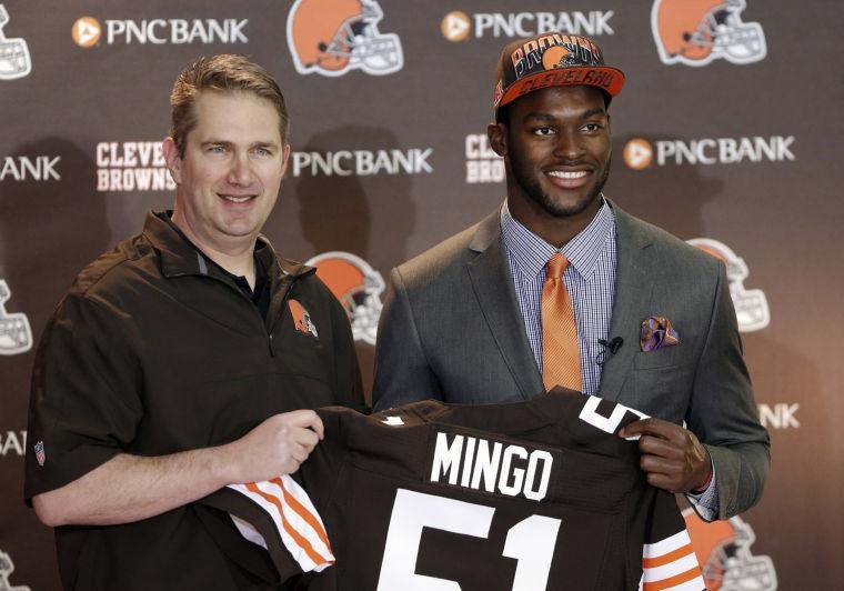 Cleveland Browns head coach Rob Chudzinski, left, poses with first round draft pick linebacker Barkevious Mingo before an NFL football news conference at the team's practice facility in Berea, Ohio Friday, April 26, 2013. Mingo, from LSU, was selected sixth overall in Thursday's NFL draft. (AP Photo/Mark Duncan). (AP Photo/Mark Duncan)
 