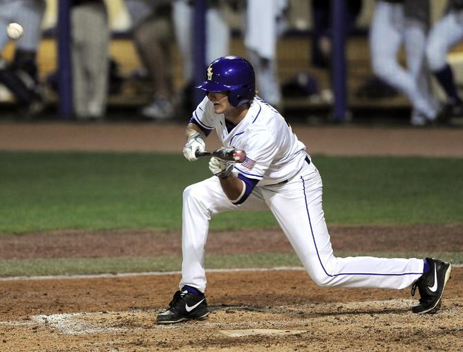 Baseball: Nola tosses third-straight complete game as LSU defeats Gamecocks 5-2