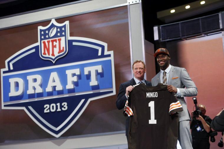 Barkevious Mingo, from Louisiana State, stands with NFL Commissioner Roger Goodell after being selected sixth overall by the Cleveland Browns in the first round of the NFL football draft, Thursday, April 25, 2013, at Radio City Music Hall in New York. (AP Photo/Jason DeCrow)
 