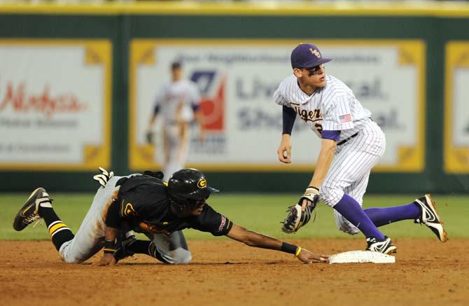 Baseball: Grambling holds Tigers to three hits