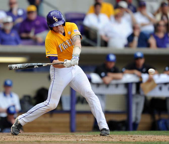 Offense explodes to complete sweep in 11-4 victory against Kentucky