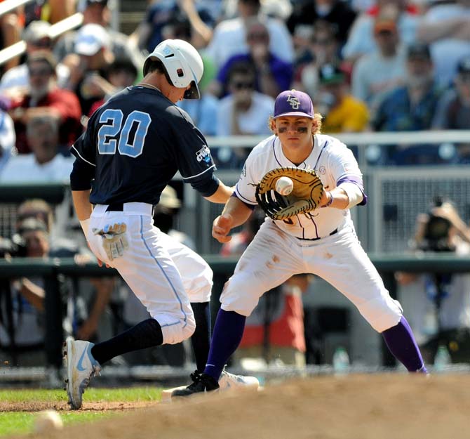 FINAL: UNC defeats LSU 4-2 to knock Tigers out of College World Series