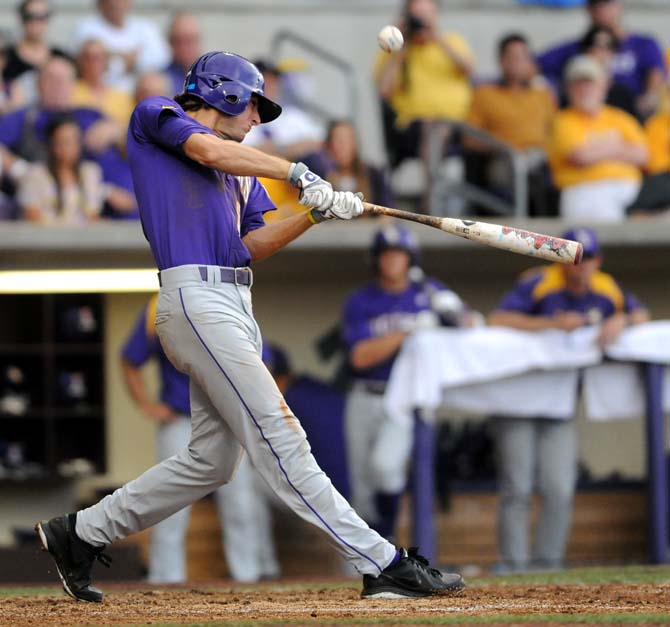 Tigers blow past Sooners, 11-1, to reach Omaha