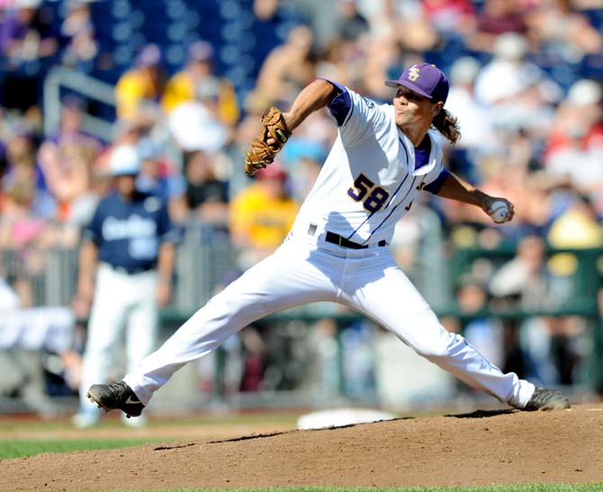 FINAL: UNC defeats LSU 4-2 to knock Tigers out of College World Series