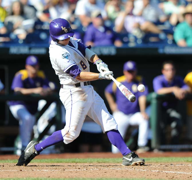 FINAL: UNC defeats LSU 4-2 to knock Tigers out of College World Series