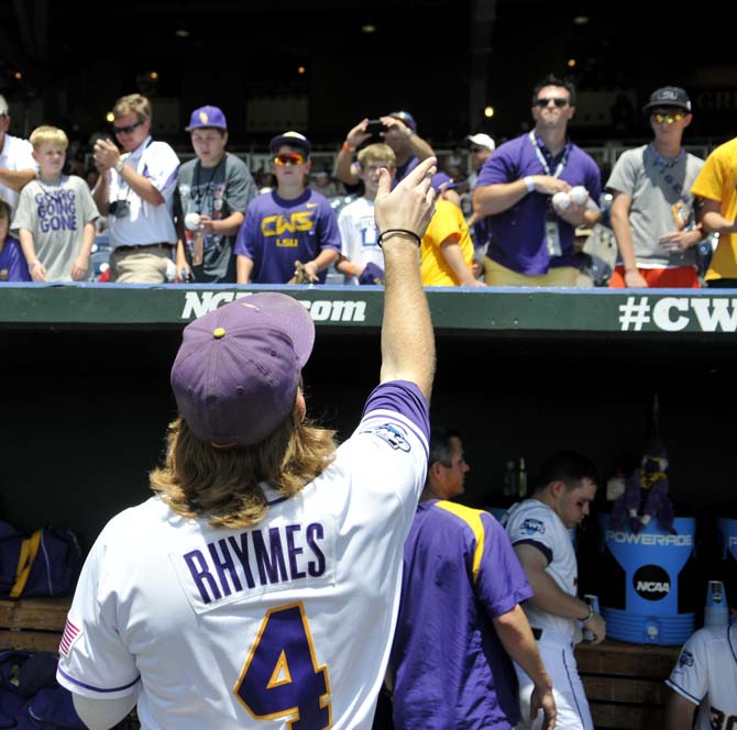 FINAL: UNC defeats LSU 4-2 to knock Tigers out of College World Series