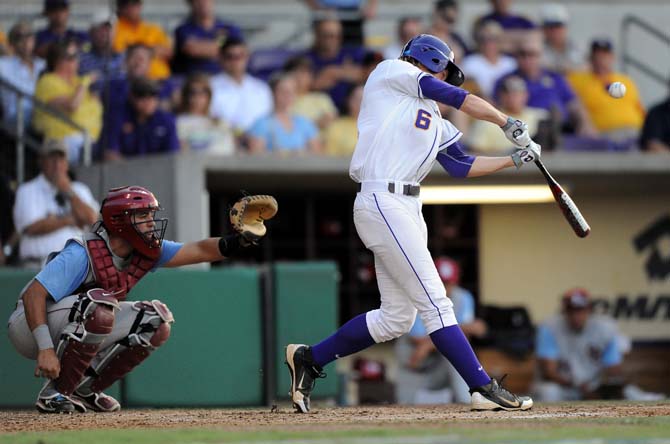 Tigers squeak by Sooners, 2-0