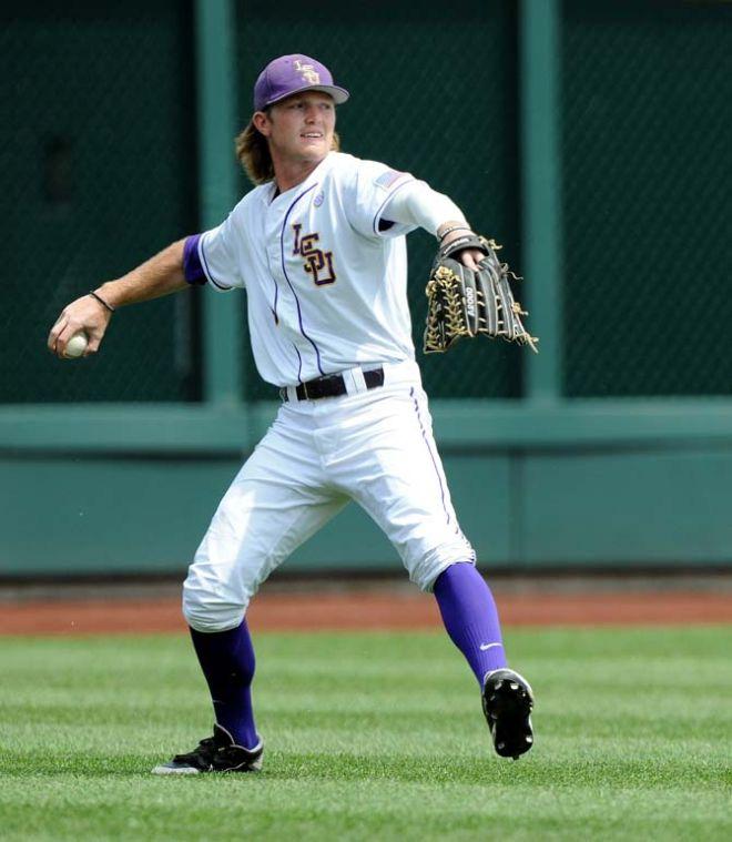 FINAL: UNC defeats LSU 4-2 to knock Tigers out of College World Series