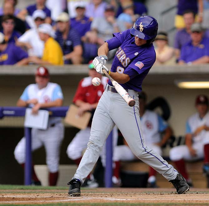 Tigers blow past Sooners, 11-1, to reach Omaha