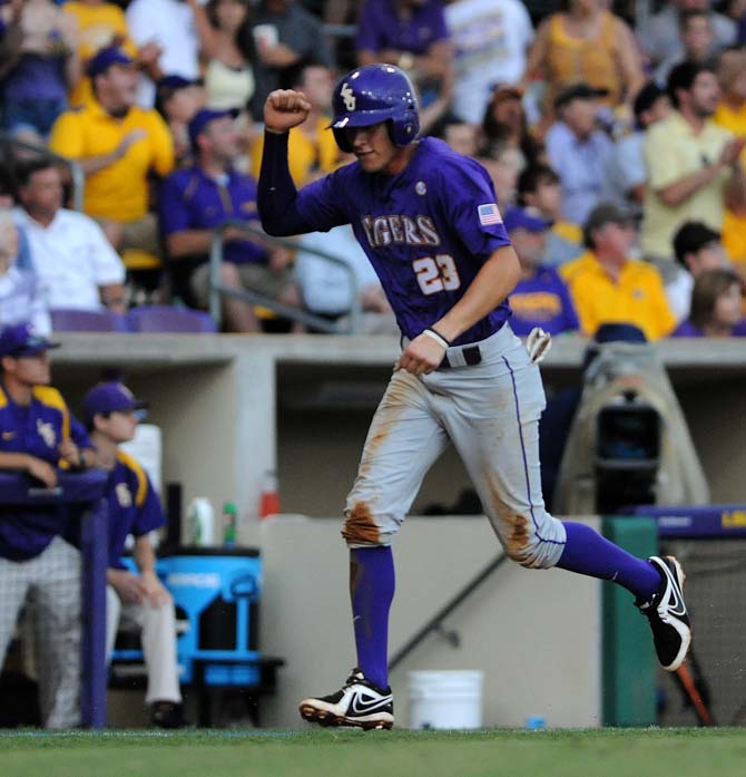 Tigers blow past Sooners, 11-1, to reach Omaha