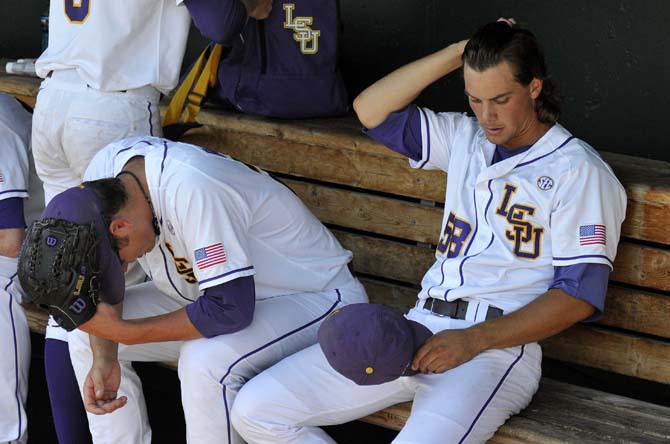 FINAL: UNC defeats LSU 4-2 to knock Tigers out of College World Series