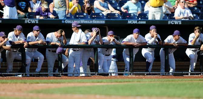 FINAL: UNC defeats LSU 4-2 to knock Tigers out of College World Series