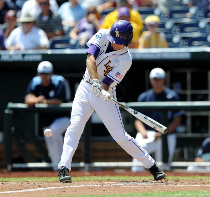 FINAL: UNC defeats LSU 4-2 to knock Tigers out of College World Series